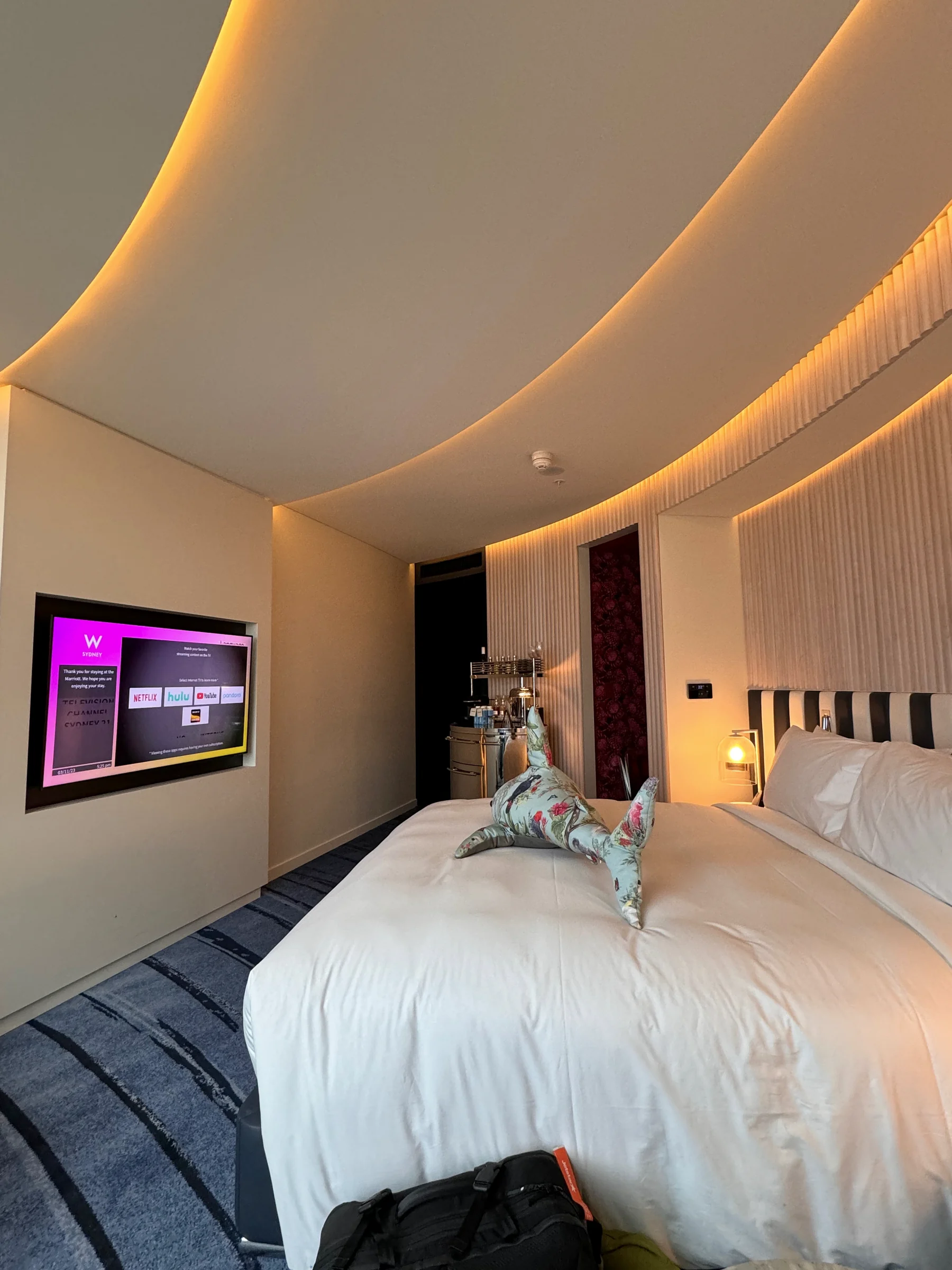 White bedding and wave-like lines on the ceiling.