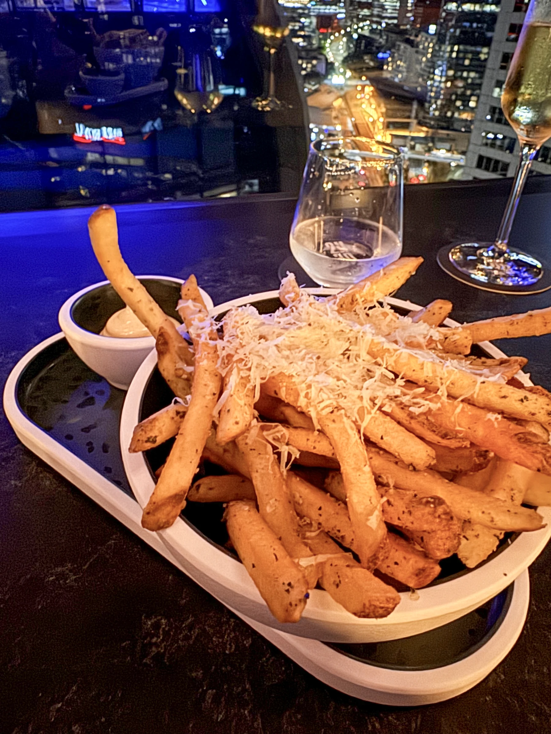 Fries with champagne.