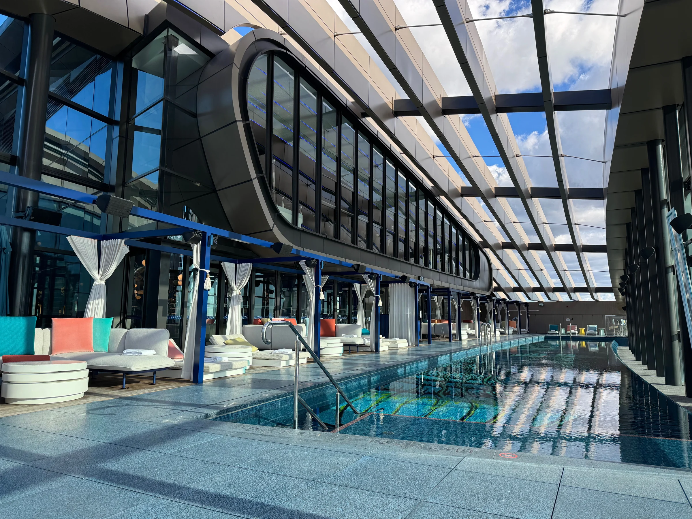 WET DECK on the 29th floor.