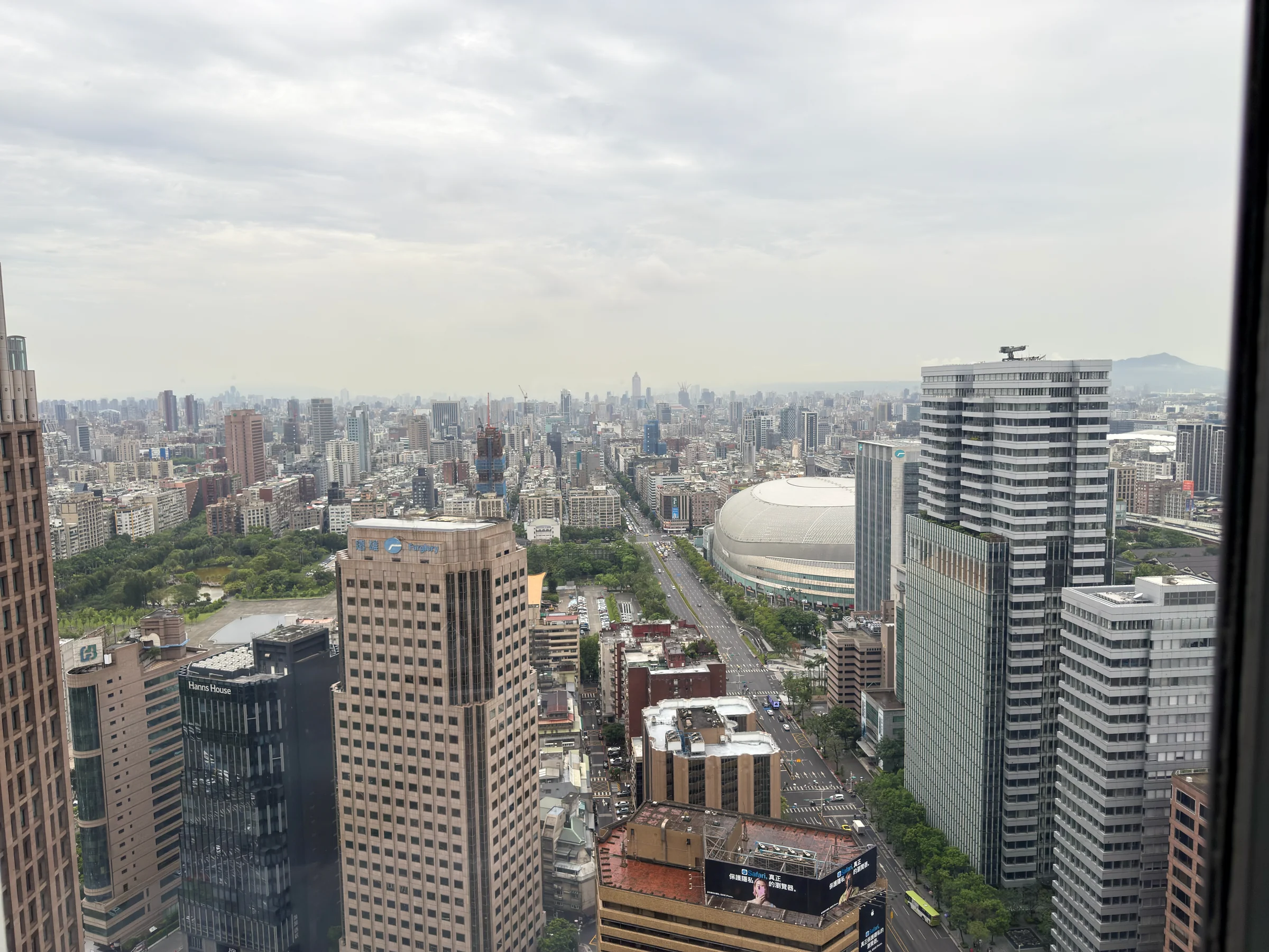 客室から見た台北の街並み。
