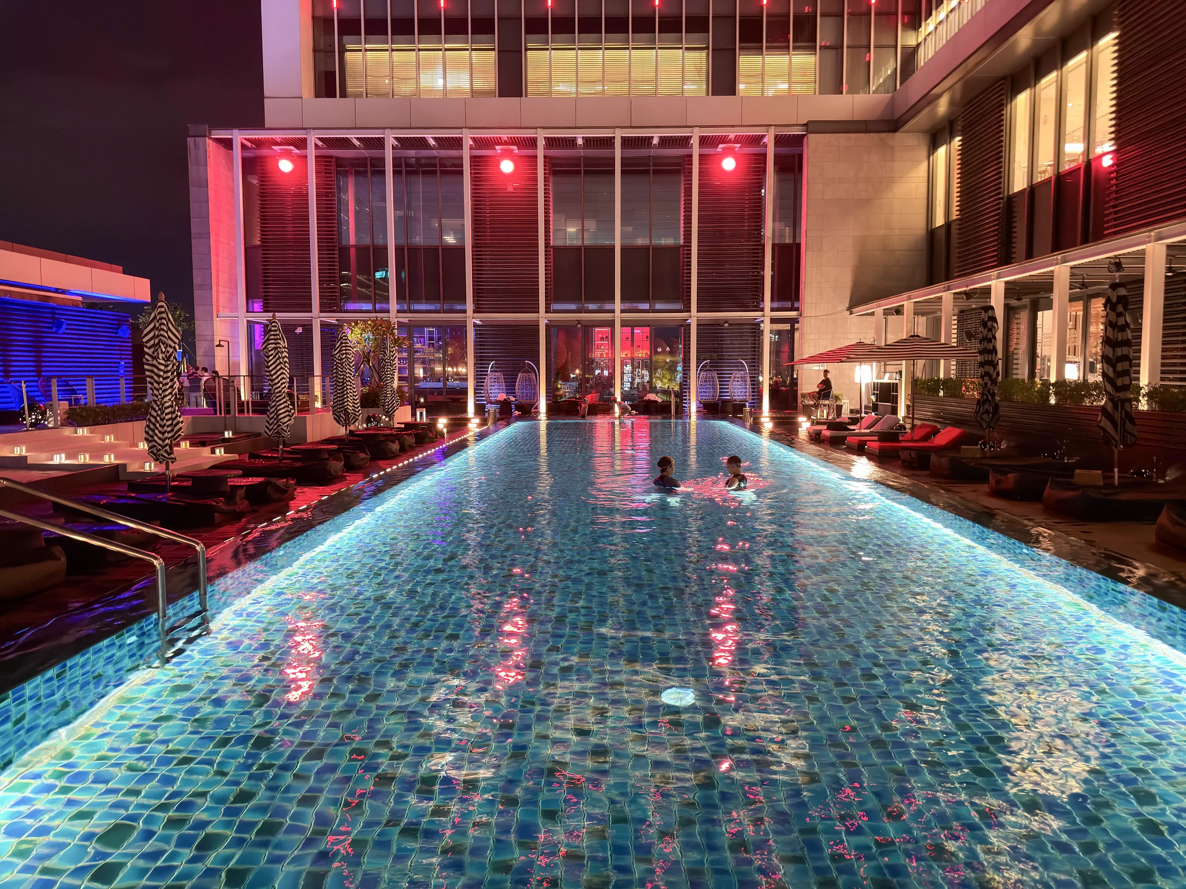 夜のWET Deck。